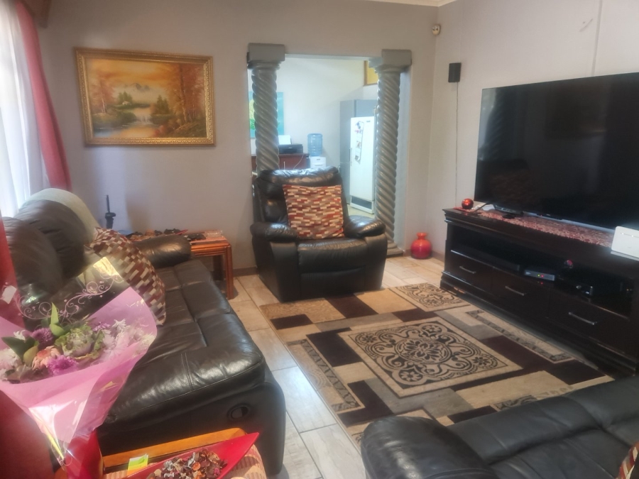 4 Bedroom Property for Sale in Oos Einde North West